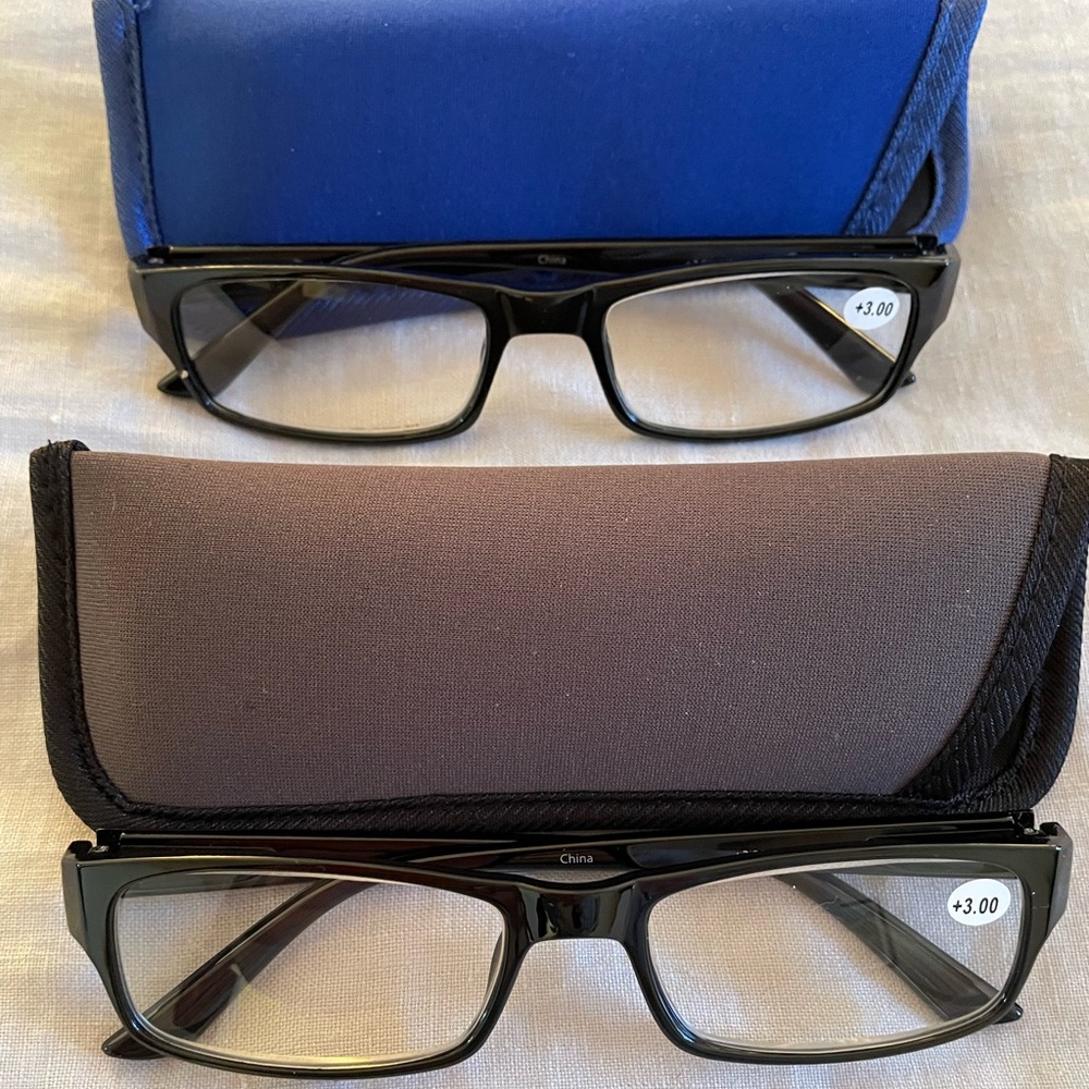 Reading glasses in 3.0 magnification, 2 pairs